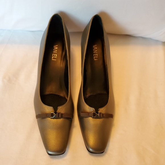 Vaneli Shoes - New Vaneli pewter dress shoe.  Size 8S. 1 3/4 heel